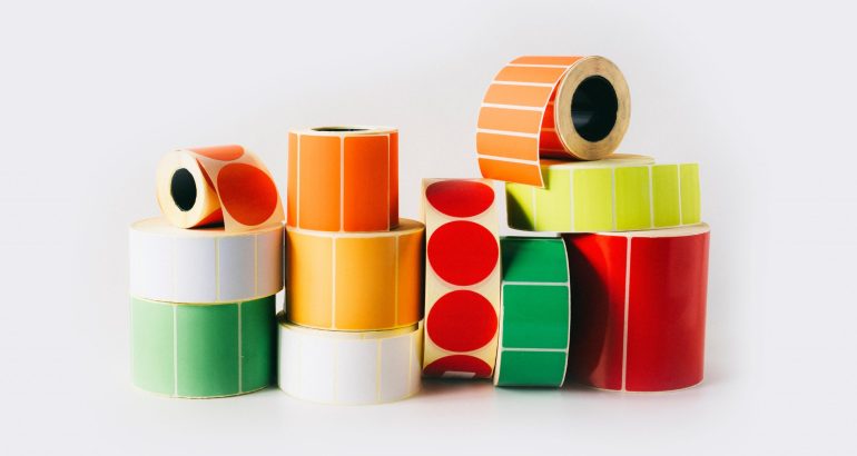 Colored and white reels with self-adhesive labels for printers